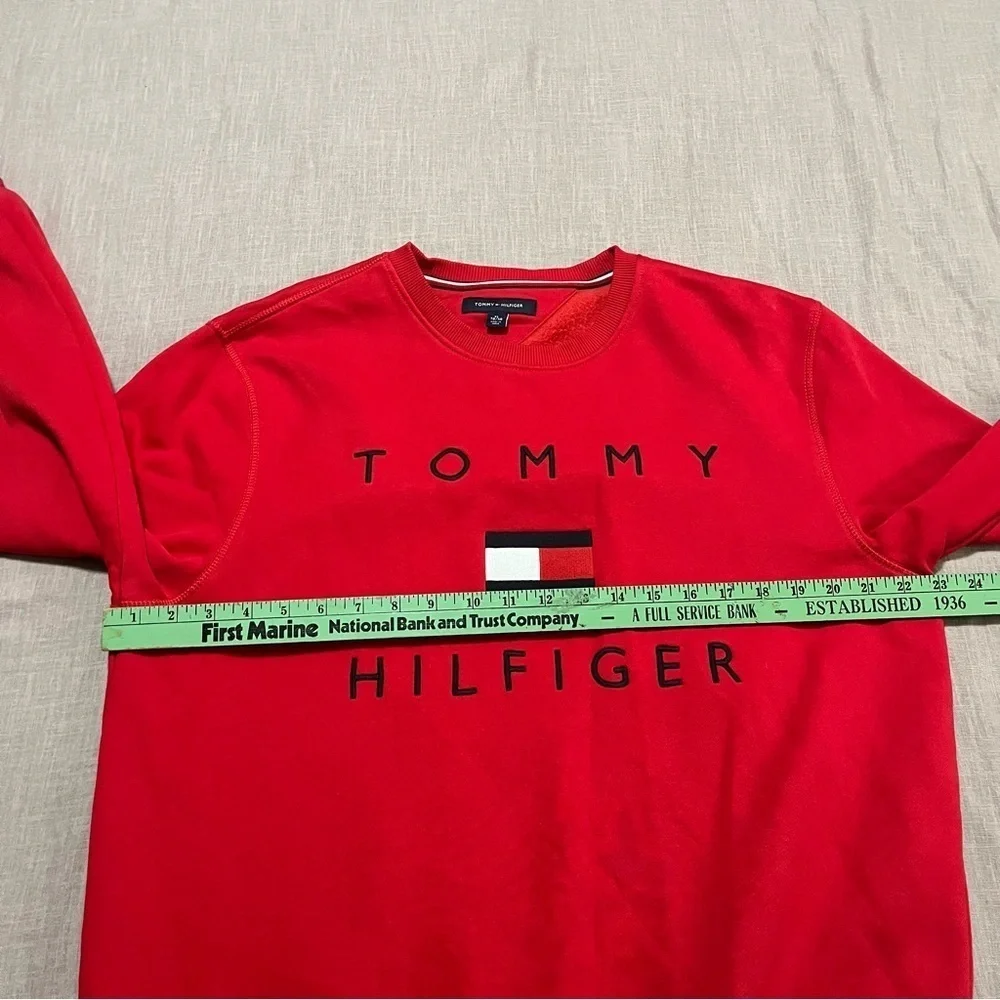 Tommy Hilfiger Flag Logo Crewneck Sweatshirt Size XL Like New Embroidered Red
